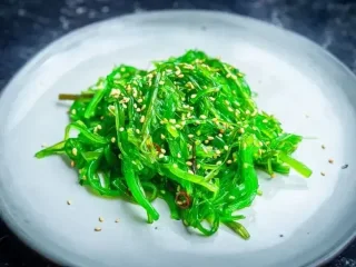 Вакаме салат