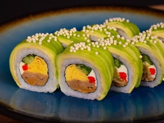 Uramaki z wątróbki dorsza