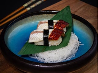 Nigiri z węgorzem