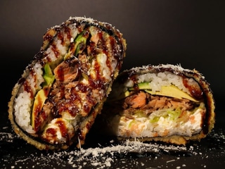 SUSHI BURGER Z GRILLOWANYM ŁOSOSIEM