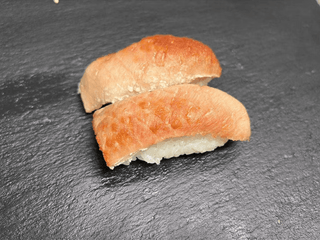 Nigiri z tuńczykiem pieczonym