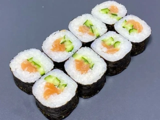 Макі з лососем