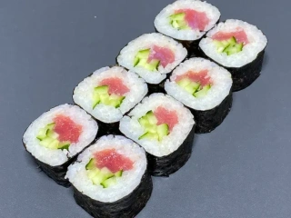 Макі з тунцем