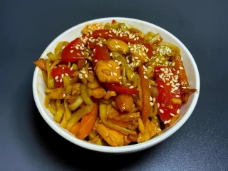 WOK лапша з лососем