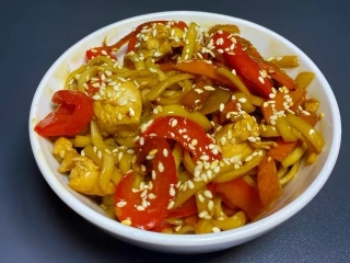 WOK лапша з куркою
