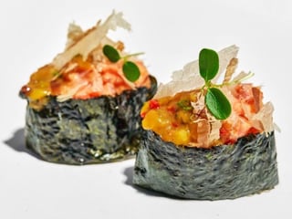 Spicy tuna and mango salsa gunkan			