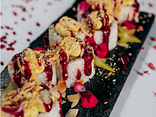 Uramaki z gruszką i bananem w tempurze