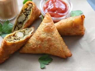 Chicken samosa (2 ks)