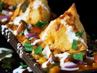 Samosa chaat