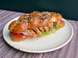 Хала з хрумкою куркою
