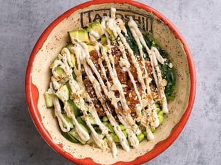 Poke Bowl z tatarem z łososia