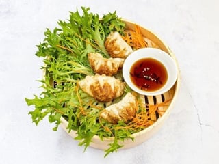 •	Smažené Gyoza (vegetariánské/vegetarian) 6ks 
