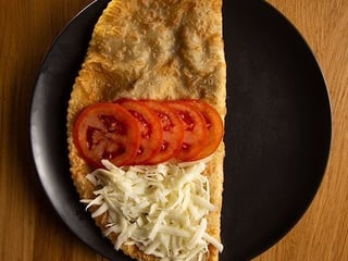 Чебурек з сиром та помидором 100г