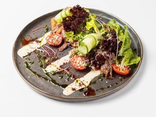 Теплий салат з яловичиною