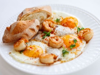 Яєчня з креветками