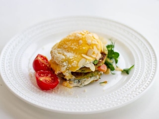 Оладки із цукіні з лососем