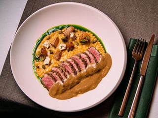 Качина грудка з качаною кашею і гарбузовим пюре