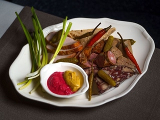 М'ясна тарілка власного виробництва