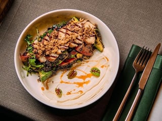 Салат з вугрем та кіноа