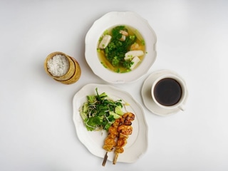 Сатай з креветки та кальмара в східному глясі + Салат з огірком