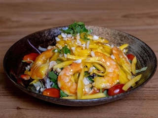 12. Krevětový salát s mangem