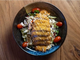 10. Smažený kuřecí salát