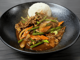 46. Beef stir-fried with beans