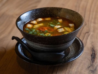 3. Tom Yum Krevety 🌶️