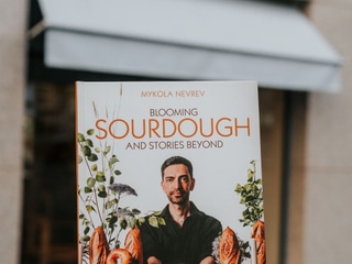 Kniha 'Bloomind sourdough and stories beyoud' M.Nevrev