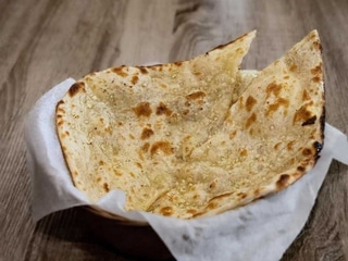 Garlic naan