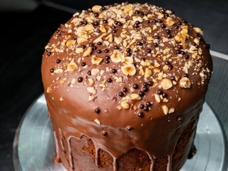 Паска шоколадна з хрустким праліне