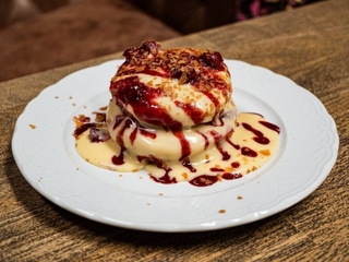 Cherry Pancakes з заварним кремом 