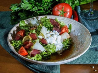 Салат з в'яленою качкою та страчателою
