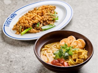 КРЕВЕТКОВИЙ РАМЕН + СМАЖЕНИЙ РИС З КУРКОЮ