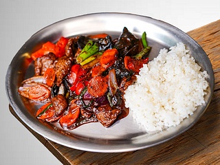 ЯЛОВИЧИНА В БЛЕК ПЕПЕР СОУСІ🌶️