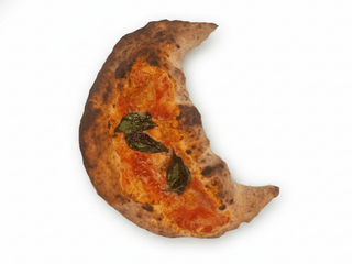 8. Calzone Neapoletano