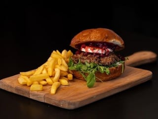 Goat Cheese Burger + hranolky
