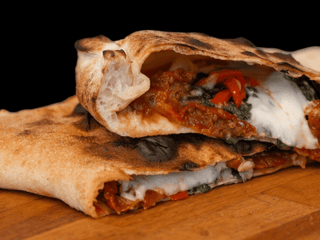 Tre Carni Calzone