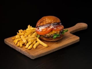 Cheese Burger + hranolky