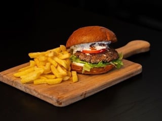 Classic Burger + hranolky