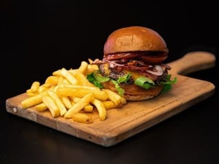 Bacon Burger + hranolky