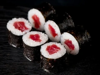Туна Макі