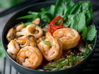 Локшина рисова з морепродуктами