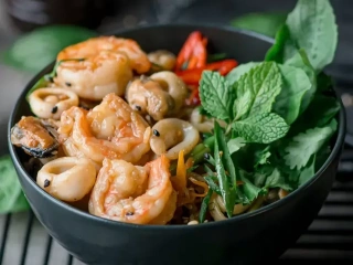 Удон з морепродуктами