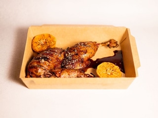 Качка запечена в соляній печі