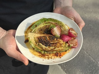 Смажена молода капуста у вершковому маслі