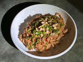 Вегетаріанська арахісова локшина з м’ясом Eat Meat