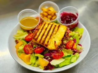 Sałatka halloumi