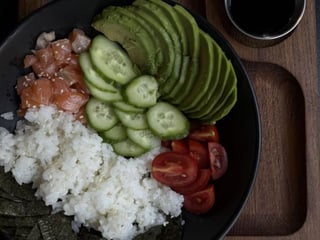 Боул з лососем