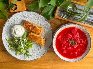 Борщ з телятиною, сметаною та салом+Млинці з м'ясом